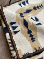 Load image in Gallery view, beige kleurige Tasha polizzi deken met aztic print

